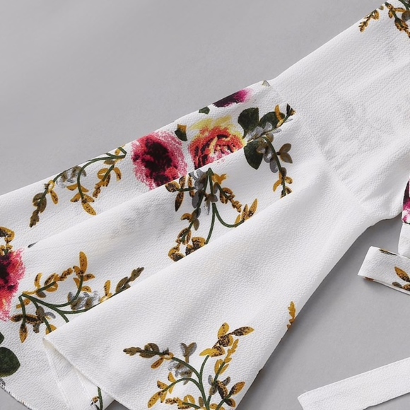 Last One! “Host Pick* Floral Wrap/Tie Crop Top - Picture 4 of 6